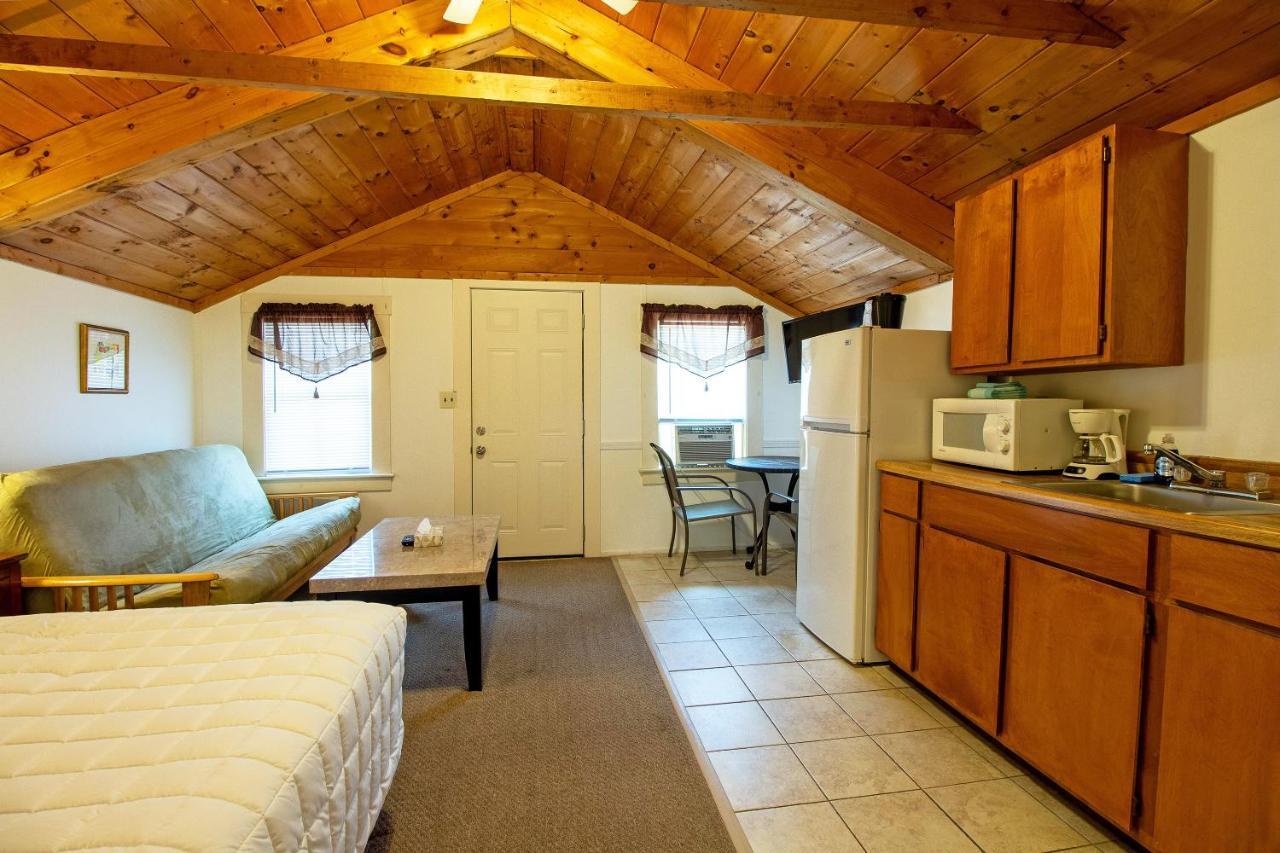 Half Moon Motel & Cottages Weirs Beach Eksteriør bilde