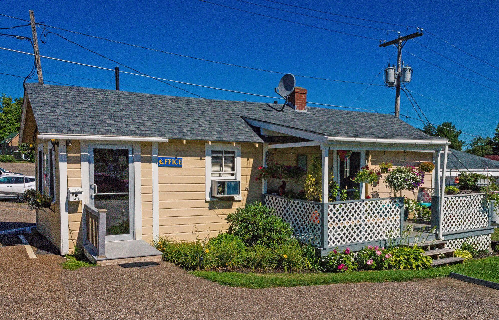 Half Moon Motel & Cottages Weirs Beach Eksteriør bilde